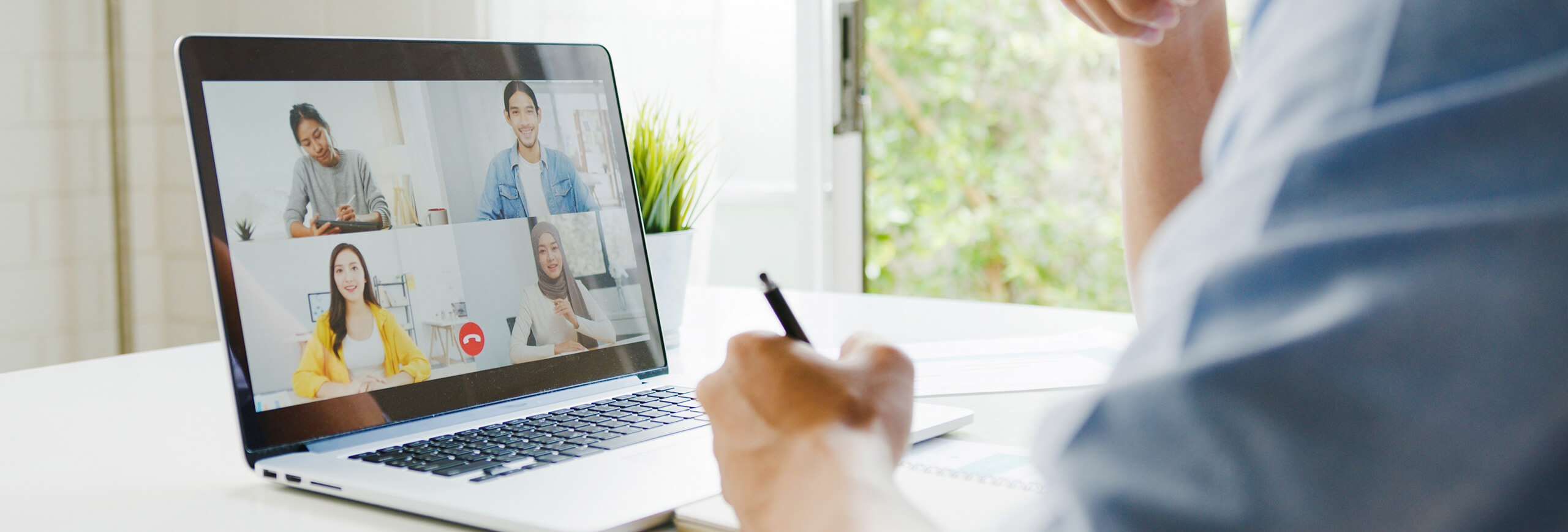Using Meeting Room Booking Software to Schedule Remote Meetings