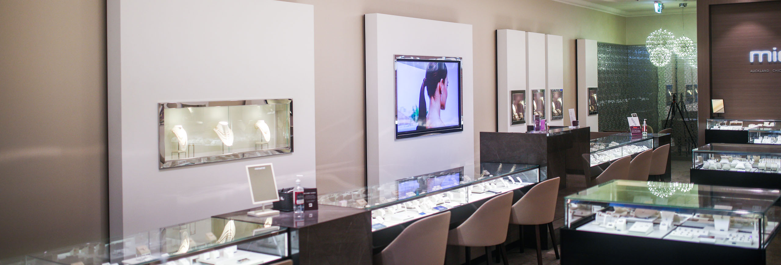 Implementing Enterprise Digital Signage: Benefits and Best Practices