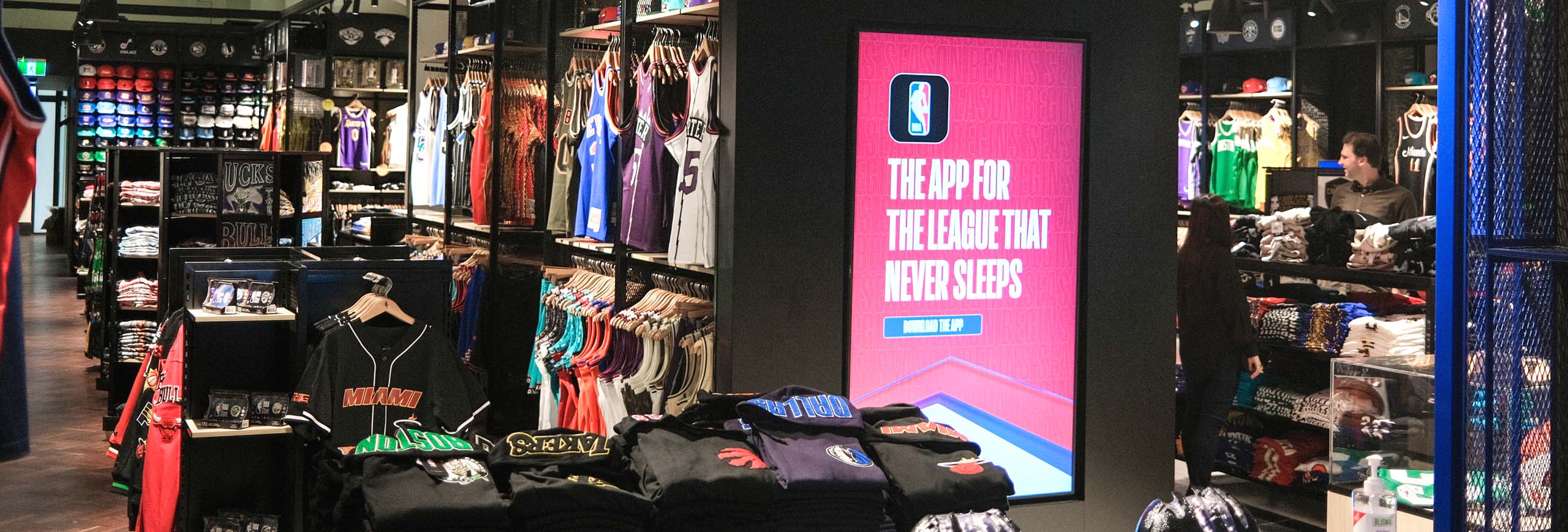 Digital Signage vs LED vs E-Paper: How to Choose the Right Display